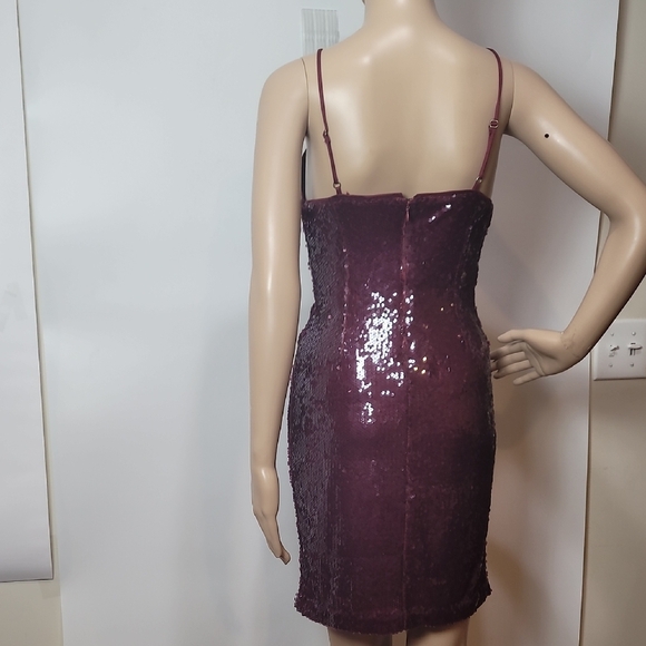 Red Sequin Halter Bodycon Dress for Cocktail Events - Picture 6 of 16